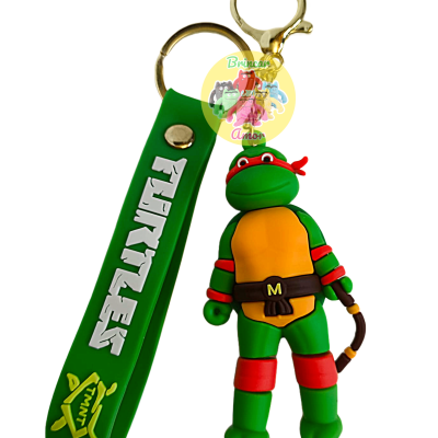 Porta-chaves das Tartarugas Ninja com figura do Raphael e fita verde com texto TURTLES