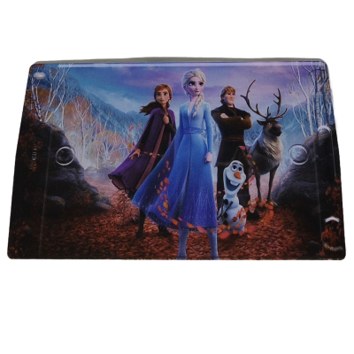 Estojo com personagens do filme Frozen II em floresta de outono