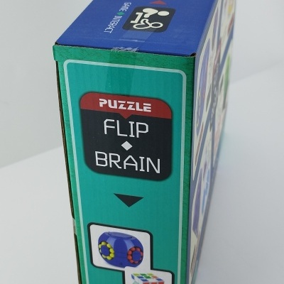 Embalagem azul e verde de puzzle FLIP BRAIN com imagem do puzzle colorido e texto