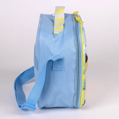 Mochila infantil azul com alça listrada e fecho amarelo vista de lado