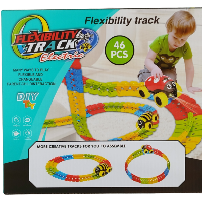 Brinquedo Flexibility Track Electric com 46 peças e menino a brincar