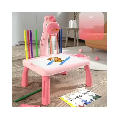 Mesa infantil cor-de-rosa para desenhar com canetas e desenho de leão