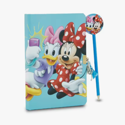 Caderno capa dura azul com Minnie e Margarida, caneta azul e chave