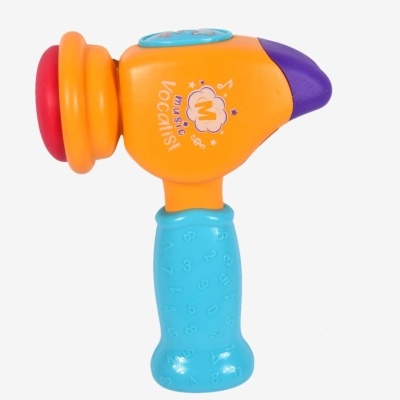 Brinquedo musical colorido para crianças em plástico com texto impresso