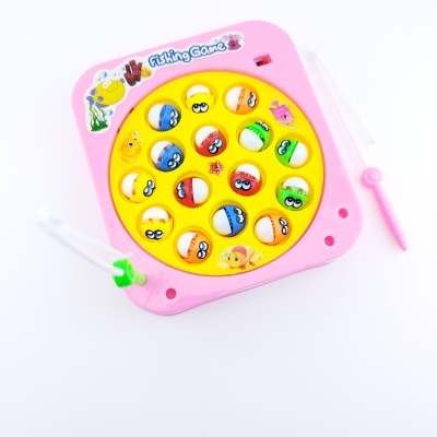 Jogo de pesca infantil com base rosa e disco amarelo com peixes coloridos