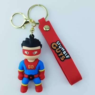 Chaveiro com figura de super-herói e fita vermelha com texto STUMBLE GUYS