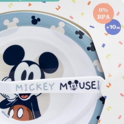 Prato infantil com desenho do Mickey Mouse, faixa com texto MICKEY MOUSE e selo 0% BPA +10m