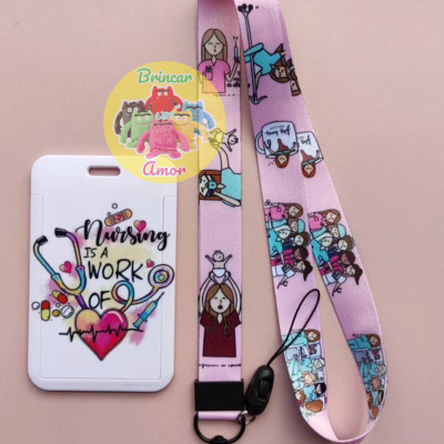 Cartão de identificação com suporte branco e cordão rosa decorado