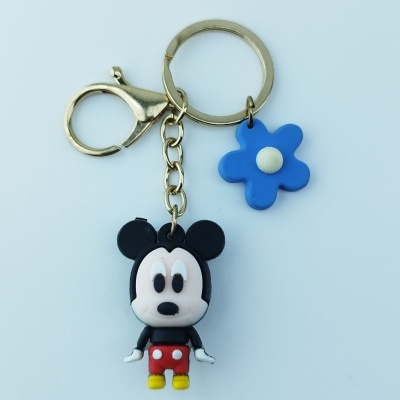 Chaveiro de Mickey Mouse com flor azul e anel dourado