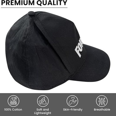 Boné preto de algodão com texto 'FUTURE' bordado a branco.