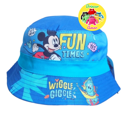 Chapéu azul infantil com estampas do Mickey Mouse e textos divertidos