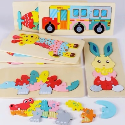 Puzzles de madeira coloridos com formas de animais e autocarro