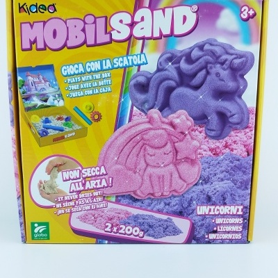Caixa amarela de jogo Mobilsand com areia moldável roxa e rosa e desenhos de unicórnios.