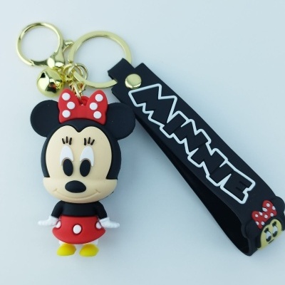Chaveiro Minnie com laço vermelho e fita preta com texto MINNIE