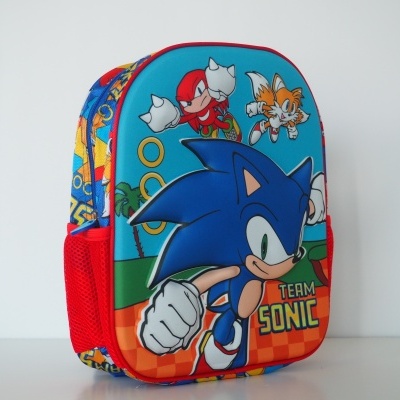 Mochila infantil azul com personagens do Sonic e texto TEAM SONIC