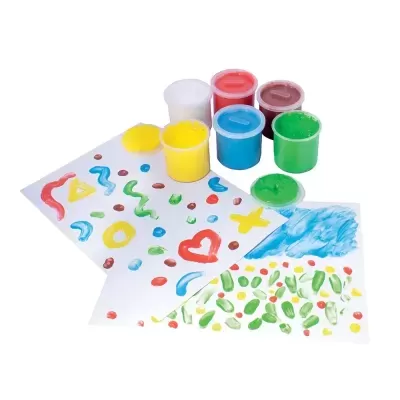 Potes de tinta colorida com desenhos em papel.