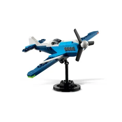 Modelo de avião azul e branco em blocos de montar com hélice e suporte
