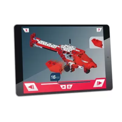 Tablet com modelo 3D de helicóptero vermelho feito de peças de encaixe tipo LEGO