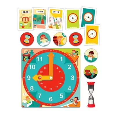 Jogo educativo com relógio de madeira colorido e cartas mostrando diferentes horas