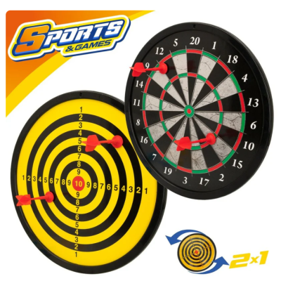 Dois alvos de dardos com dardos vermelhos, um clássico e outro amarelo com círculos.