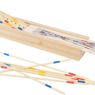 Jogo Mikado Spirits com pauzinhos de madeira clara e caixa de madeira
