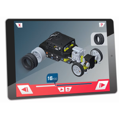 Tablet com modelo digital 3D de carro de brinquedo desmontado