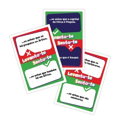 Cartas de jogo coloridas com perguntas e instruções em português