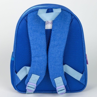 Mochila azul vista de costas com alças acolchoadas e presilhas lilás