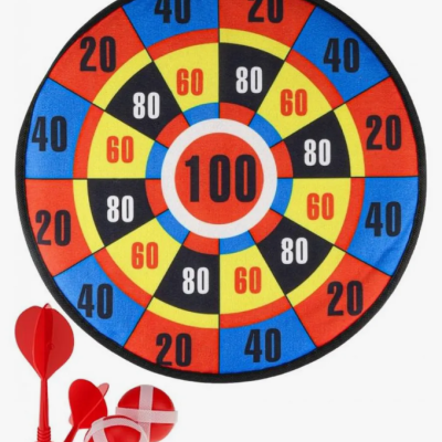 Diana colorida para jogo com números e acessórios de dardos e bolas vermelhas.