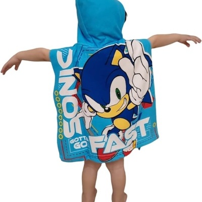 Poncho de criança azul turquesa com estampa do Sonic e texto SONIC FAST