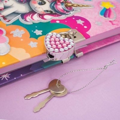 Caderno cor-de-rosa com unicórnio e fecho de coração com pérolas