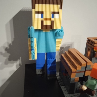 Boneco de construção pixeleado do Minecraft tipo lego