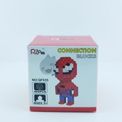 Caixa de blocos de construção com personagem estilo super-herói em fundo branco