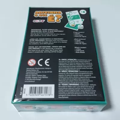 Caixa preta de jogo de tabuleiro Adivinha o Que É? com textos e instruções no verso.