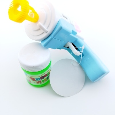 Brinquedo soprador de bolhas azul com líquido para bolhas