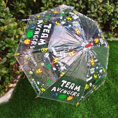 Guarda-chuva transparente com estampados coloridos de super-heróis Avengers