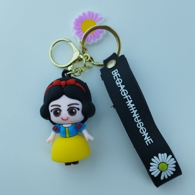 Chaveiro Branca de Neve com fita preta e margarida