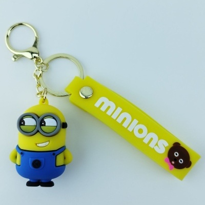 Chaveiro Minions amarelo azul com tira amarela e texto 'minions'