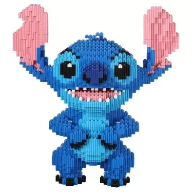 Figura de Stitch construída com blocos de montagem azul e rosa