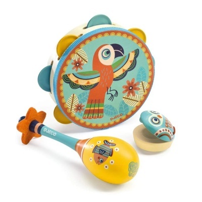 Instrumentos musicais infantis coloridos em madeira com tambor, maraca e blocos decorativos.