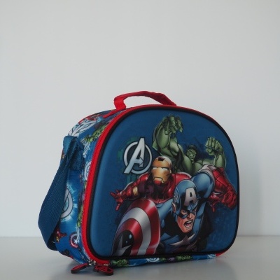 Mala infantil dos Avengers azul e vermelha com heróis e logótipos