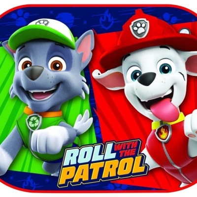 Desenho animado de dois cães com acessórios de patrulha em fundo colorido