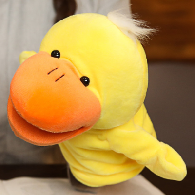 Peluche amarelo de pato com bico laranja grande