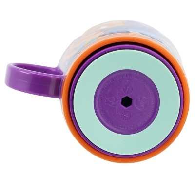 Caneca plástica infantil com alça roxa e fundo colorido