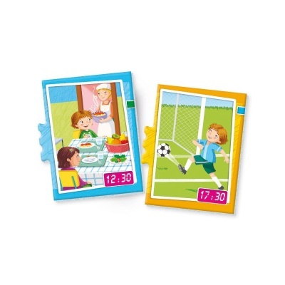 Dois cartões ilustrados com atividades diárias e horários digitais.