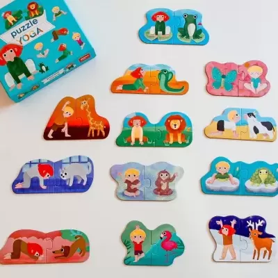 Puzzle de yoga para crianças com peças coloridas e caixa azul