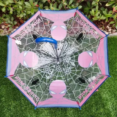 Guarda-chuva transparente com estampa do Homem-Aranha e teias de aranha.