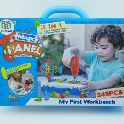 Estojo de brinquedo Magic Panel My First Workbench azul com alça e imagem de criança a brincar