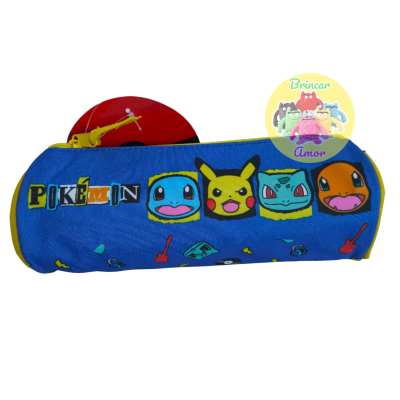 Estojo escolar azul com personagens Pokémon e fecho amarelo