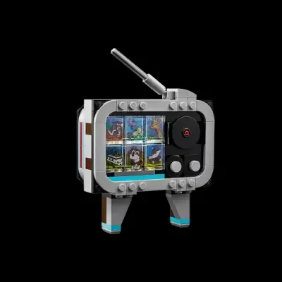 Figura LEGO de uma televisão retro cinzenta com ecrã colorido e antena